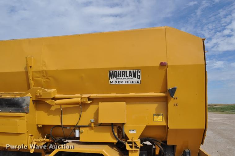 image for item G7490 1995 International 4900 feed truck