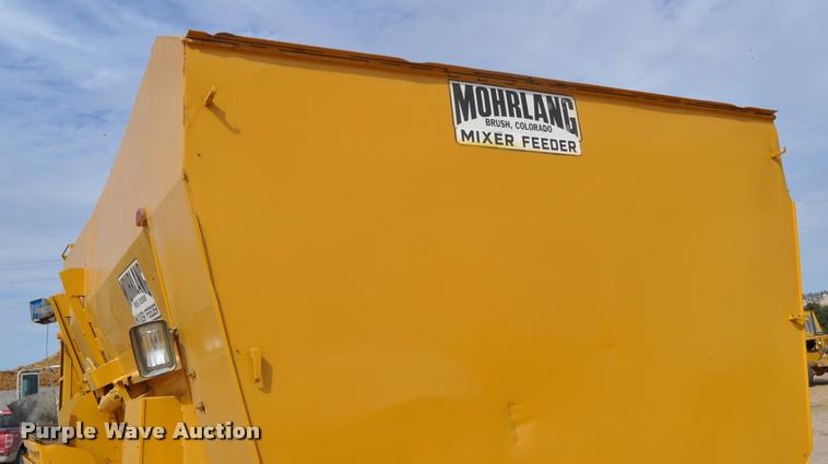 image for item G7490 1995 International 4900 feed truck