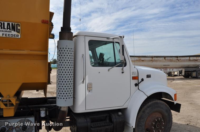 image for item G7490 1995 International 4900 feed truck