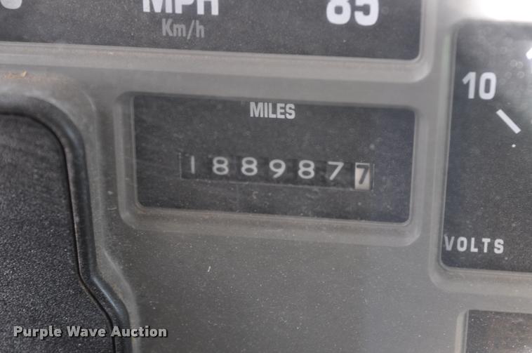 image for item G7490 1995 International 4900 feed truck