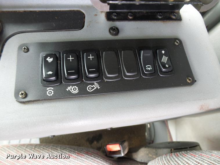 image for item K1982 2008 Gleaner R75 combine