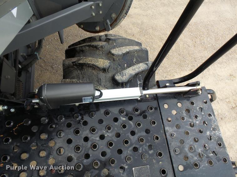 image for item K1982 2008 Gleaner R75 combine