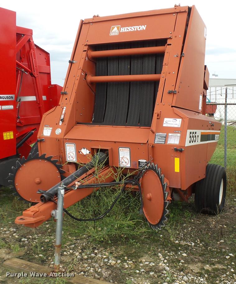 Hesston 555T round baler in Chanute, KS Item K1983 sold Purple Wave