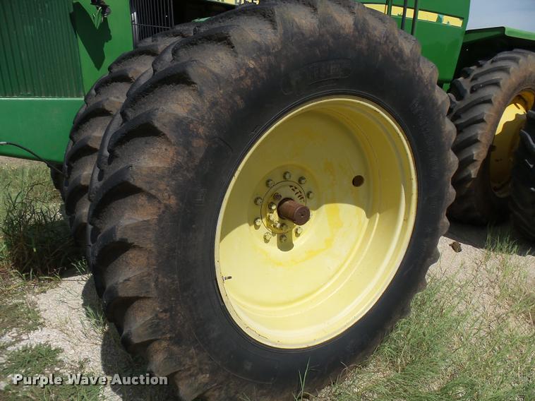 image for item L1600 1984 John Deere 8650 4WD tractor