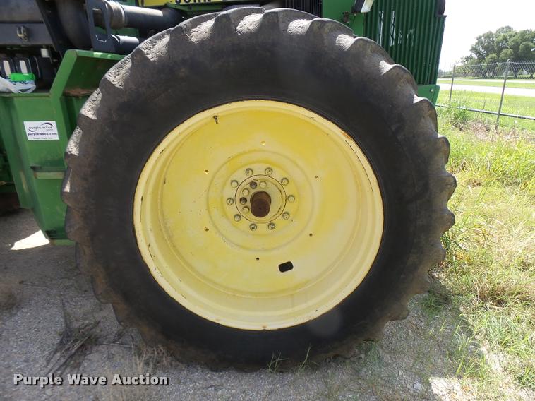 image for item L1600 1984 John Deere 8650 4WD tractor