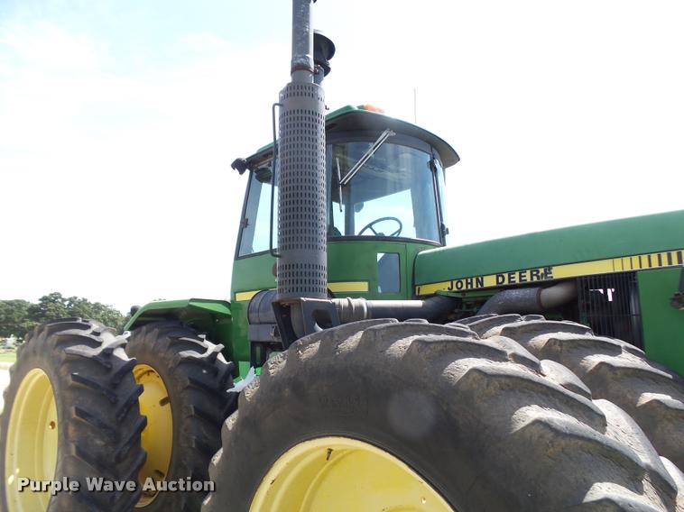image for item L1600 1984 John Deere 8650 4WD tractor