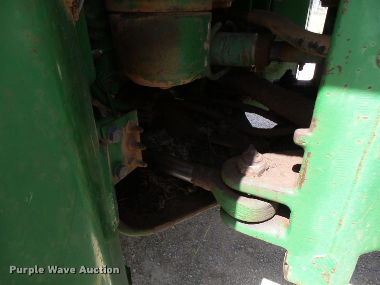 image for item L1600 1984 John Deere 8650 4WD tractor