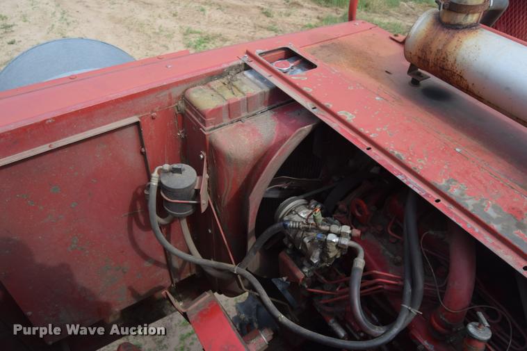 image for item L2606 1982 International 1460 combine