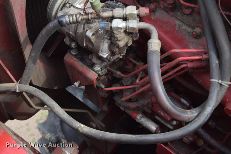 image for item L2606 1982 International 1460 combine