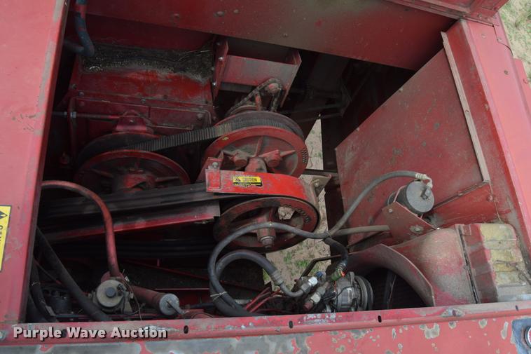 image for item L2606 1982 International 1460 combine