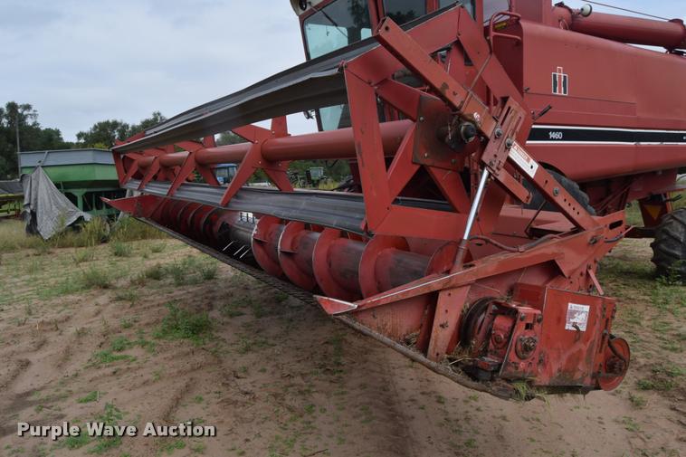 image for item L2606 1982 International 1460 combine
