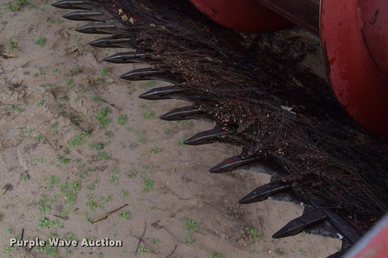 image for item L2606 1982 International 1460 combine