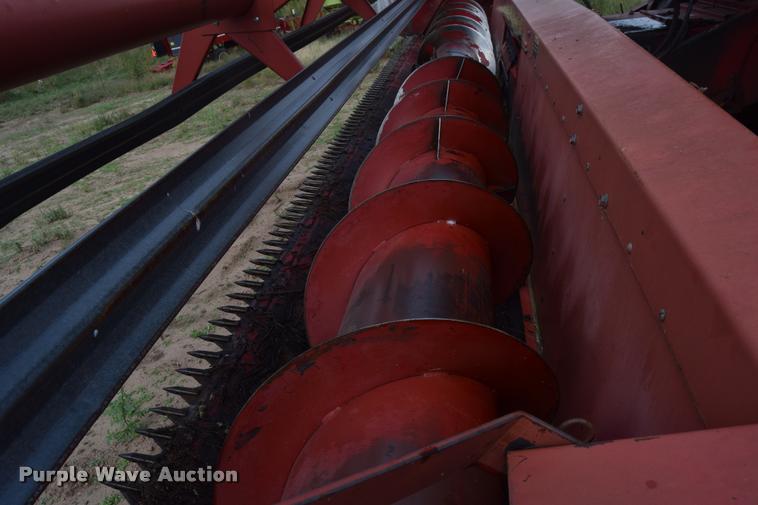 image for item L2606 1982 International 1460 combine