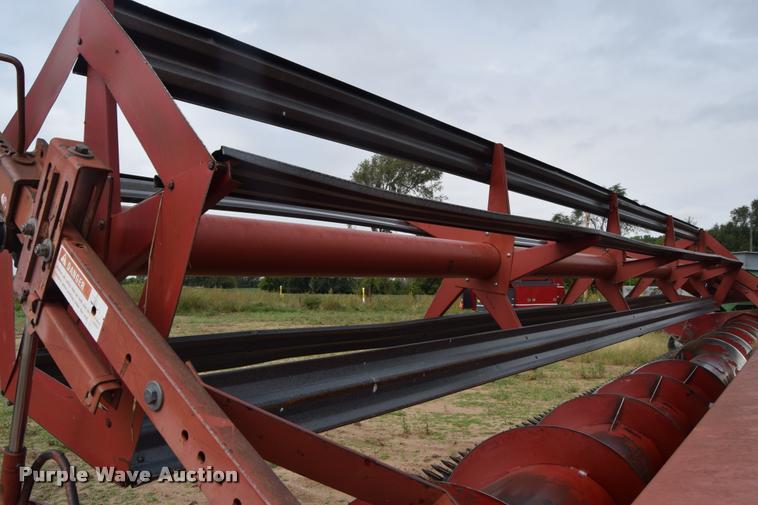 image for item L2606 1982 International 1460 combine