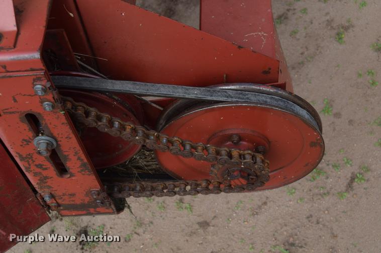 image for item L2606 1982 International 1460 combine