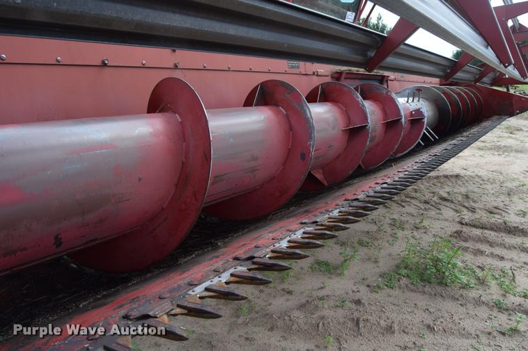 image for item L2606 1982 International 1460 combine