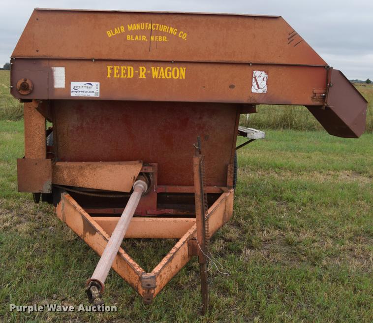 image for item L2629 Kelly-Ryan Feed-R-Wagon feed wagon