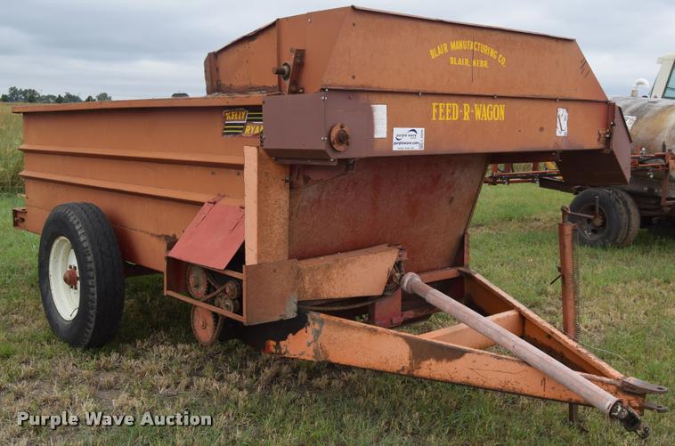 image for item L2629 Kelly-Ryan Feed-R-Wagon feed wagon