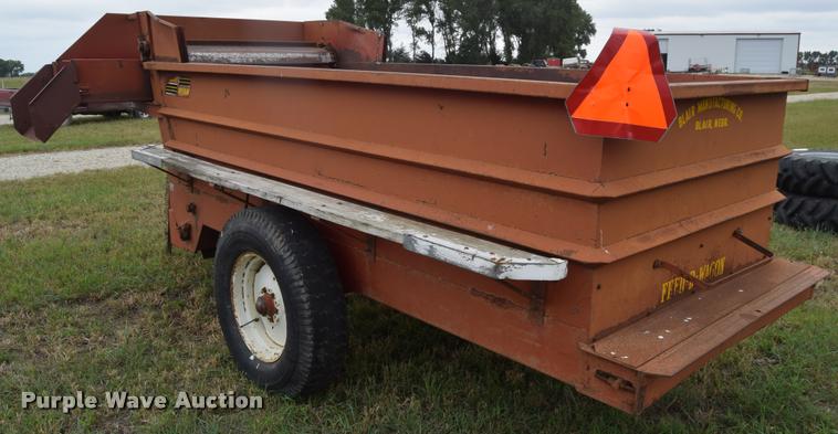 image for item L2629 Kelly-Ryan Feed-R-Wagon feed wagon