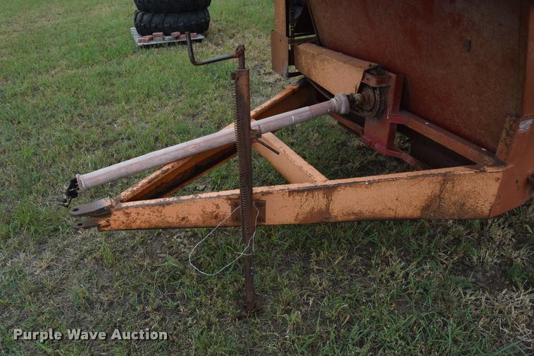 image for item L2629 Kelly-Ryan Feed-R-Wagon feed wagon