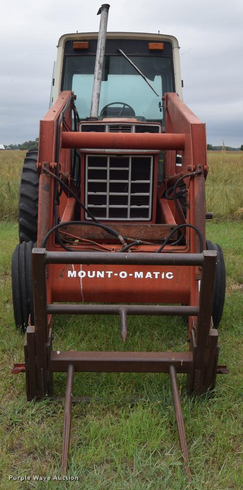 image for item L2631 1981 International 1086 tractor