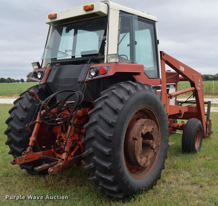 image for item L2631 1981 International 1086 tractor