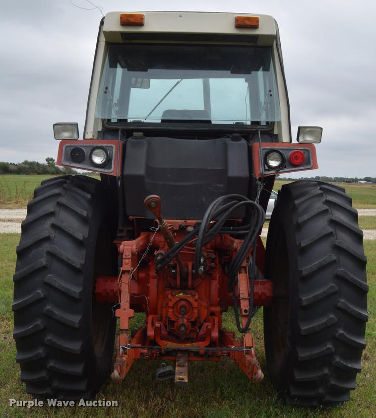 image for item L2631 1981 International 1086 tractor