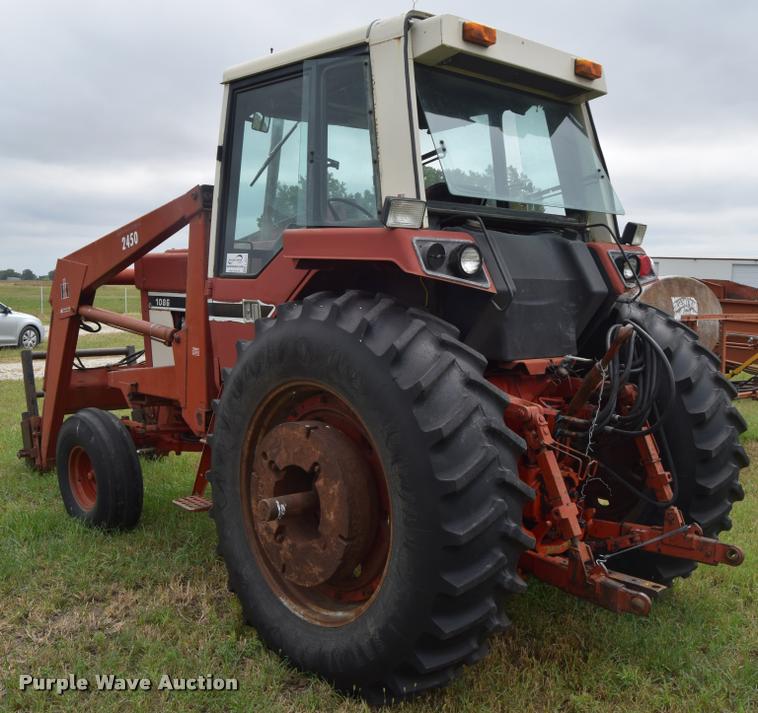 image for item L2631 1981 International 1086 tractor