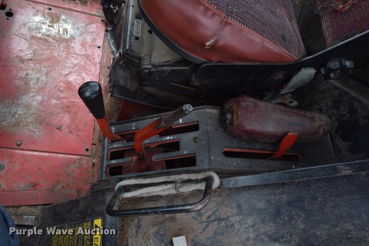 image for item L2631 1981 International 1086 tractor