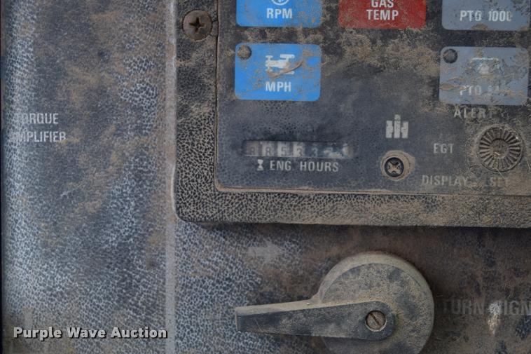 image for item L2631 1981 International 1086 tractor