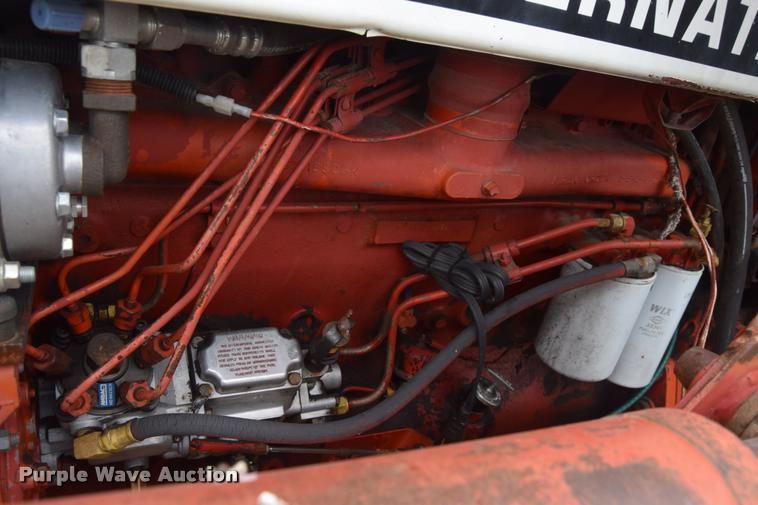 image for item L2631 1981 International 1086 tractor