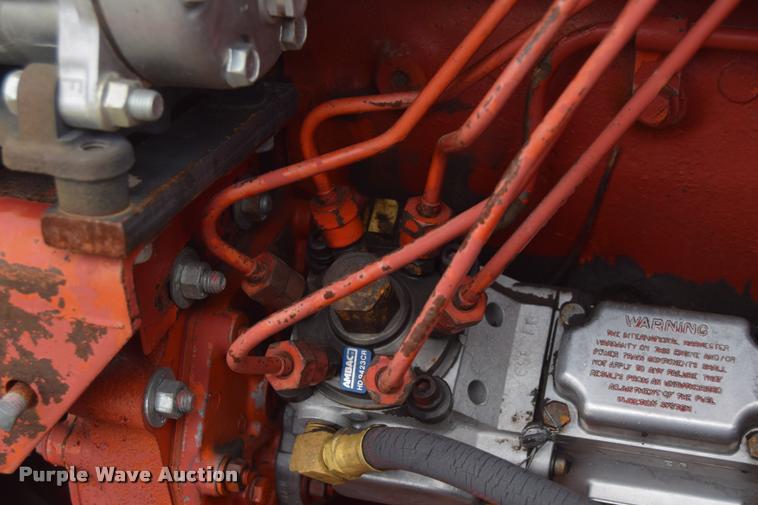 image for item L2631 1981 International 1086 tractor