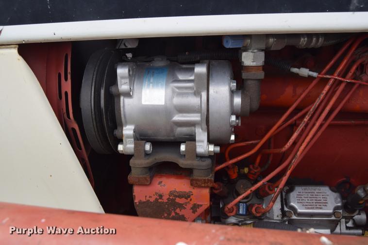 image for item L2631 1981 International 1086 tractor