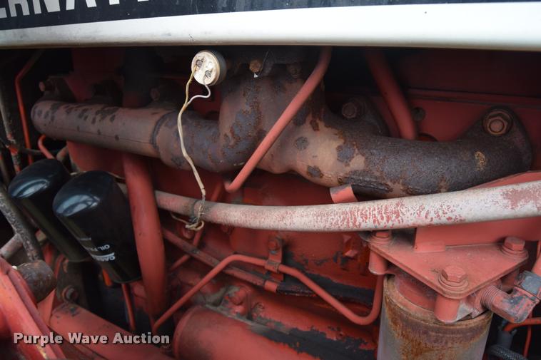 image for item L2631 1981 International 1086 tractor