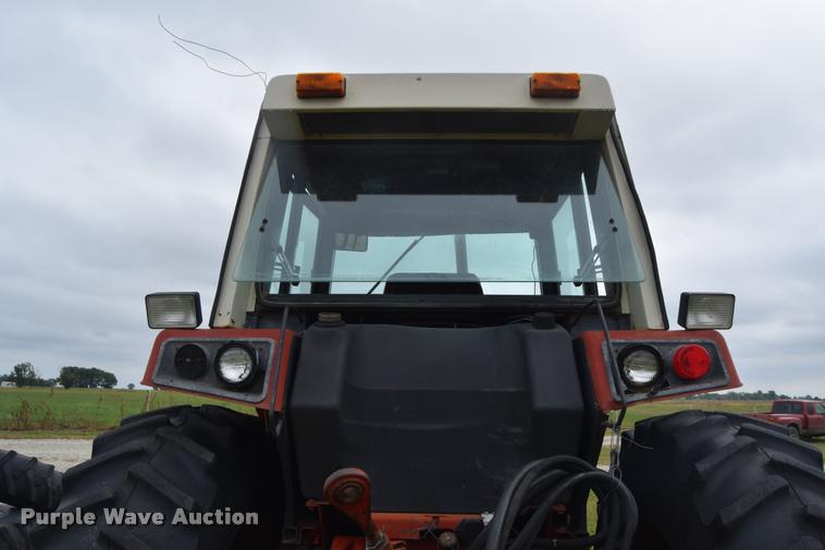 image for item L2631 1981 International 1086 tractor