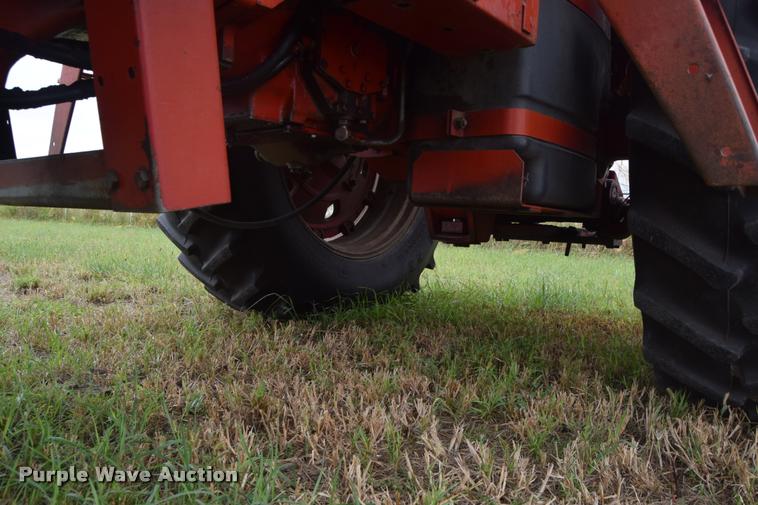 image for item L2631 1981 International 1086 tractor