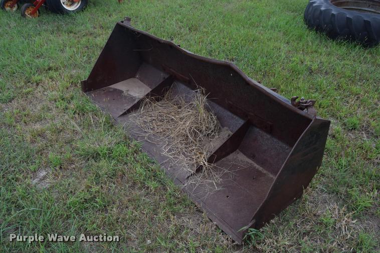 image for item L2631 1981 International 1086 tractor