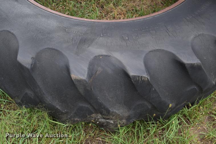 image for item L2631 1981 International 1086 tractor