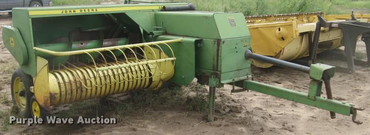 image for item L3844 John Deere 336 small square baler