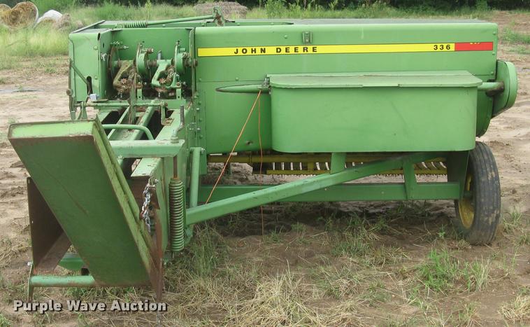 image for item L3844 John Deere 336 small square baler