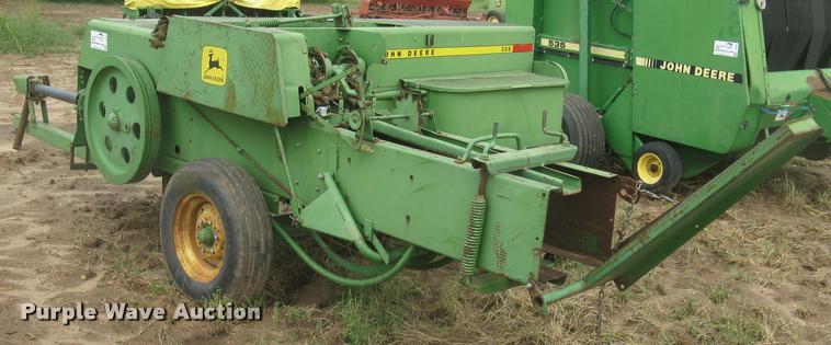 image for item L3844 John Deere 336 small square baler