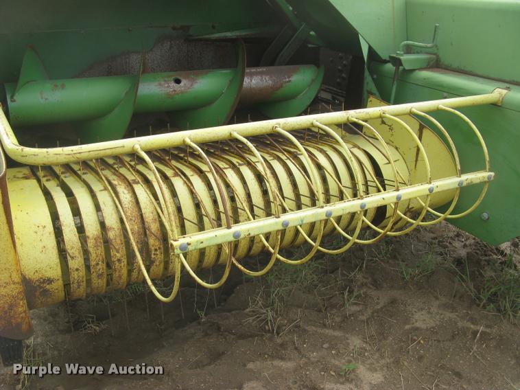 image for item L3844 John Deere 336 small square baler