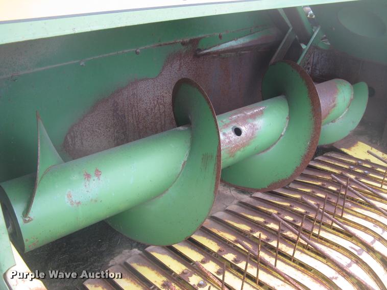 image for item L3844 John Deere 336 small square baler