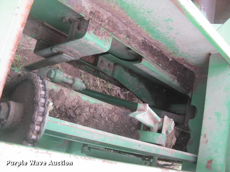 image for item L3844 John Deere 336 small square baler