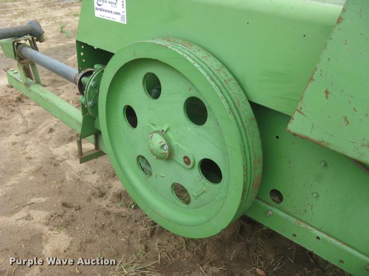 image for item L3844 John Deere 336 small square baler