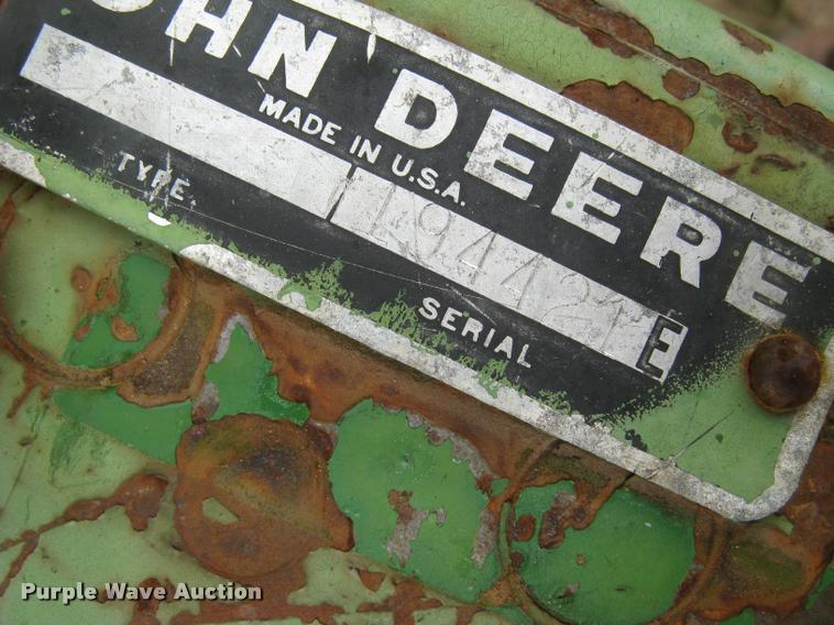 image for item L3844 John Deere 336 small square baler