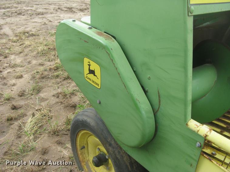 image for item L3844 John Deere 336 small square baler