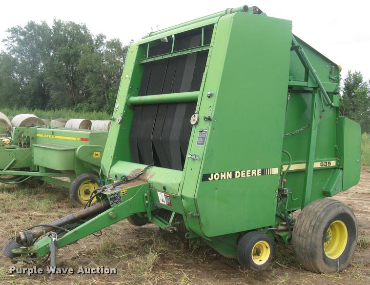 image for item L3845 1994 John Deere 535 round baler