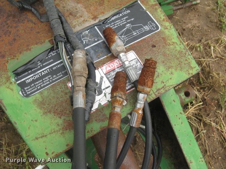 image for item L3845 1994 John Deere 535 round baler