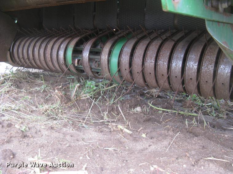 image for item L3845 1994 John Deere 535 round baler